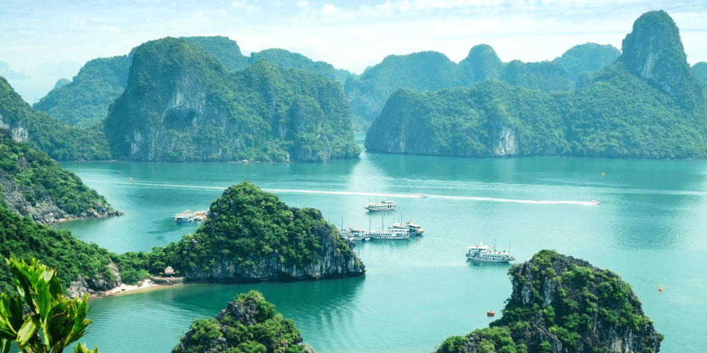  Baía de Ha Long — Vietnã