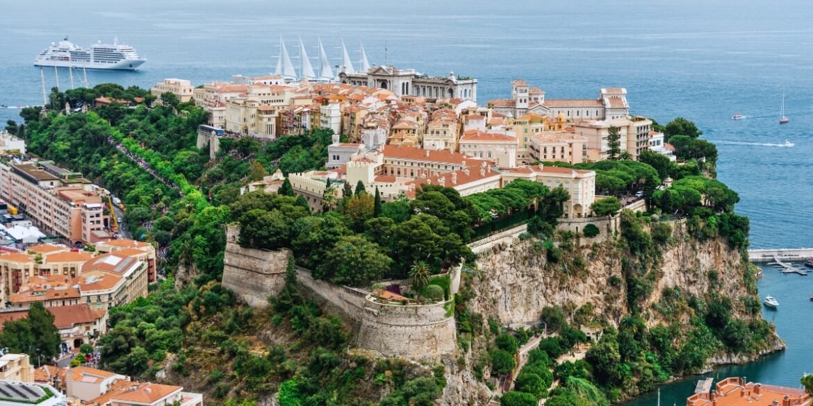 Passeio marítimo pelo Porto de Hércules