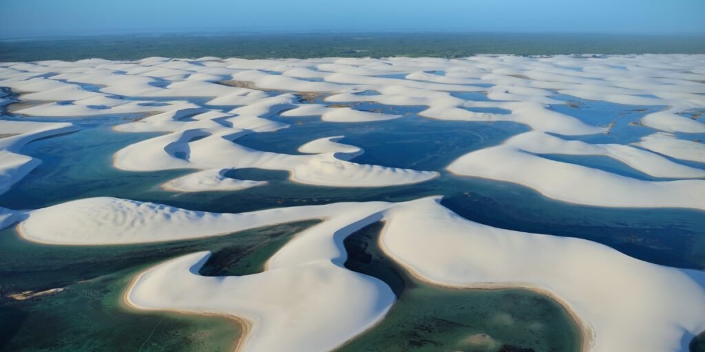 Sobrevoar as dunas dos Lençóis Maranhenses