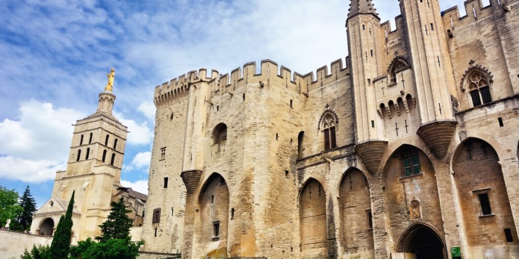 Avignon: arte e imponência medieval