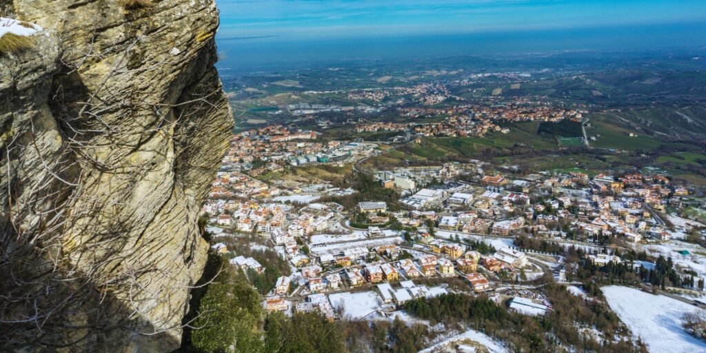 Suba ao Monte Titano e visite as três torres