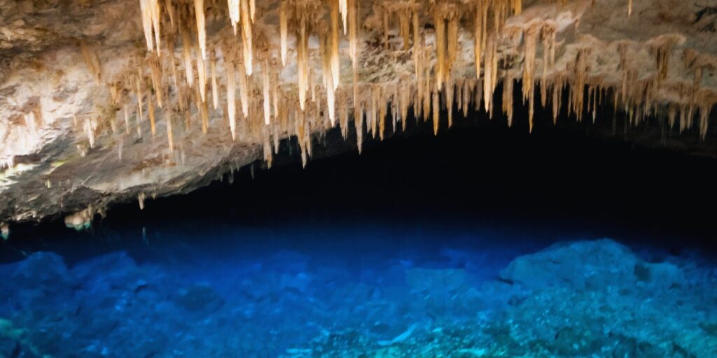 Gruta do Lago Azul