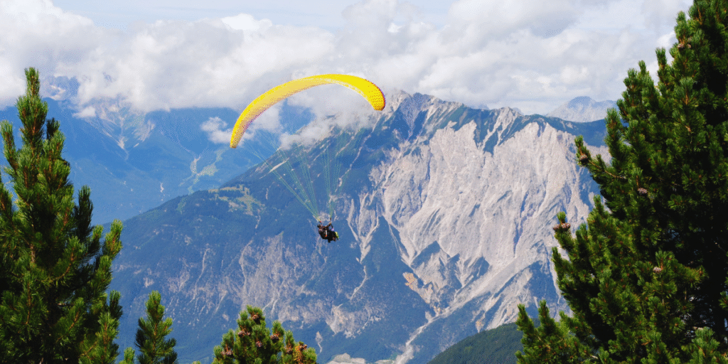 Parapente: sobrevoando os vales alpinos