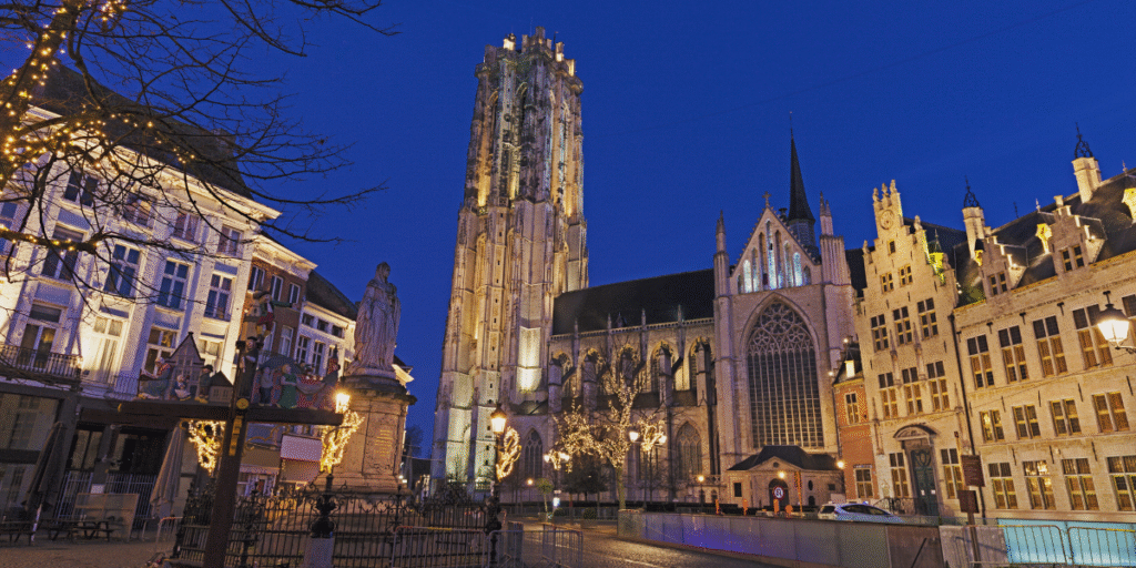 Visitar a impressionante Catedral de São Romualdo