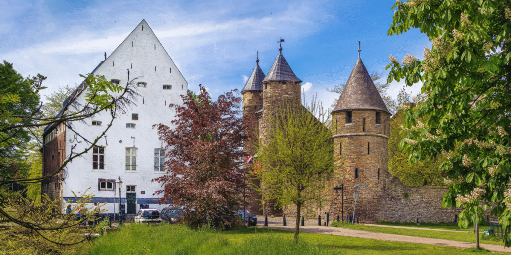 Helpoort: a porta mais antiga da Holanda