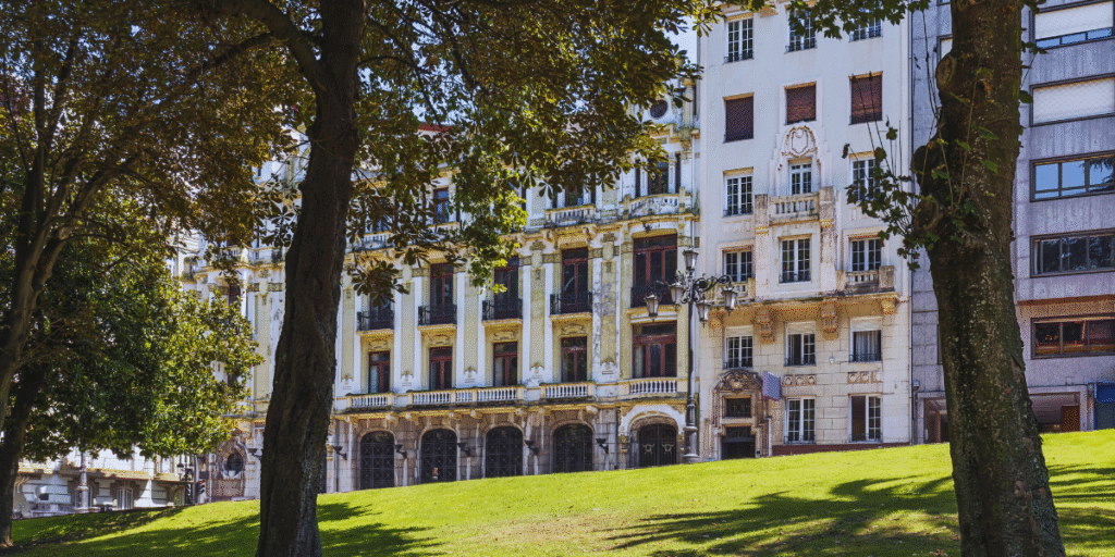 Campo de San Francisco em Oviedo Espanha