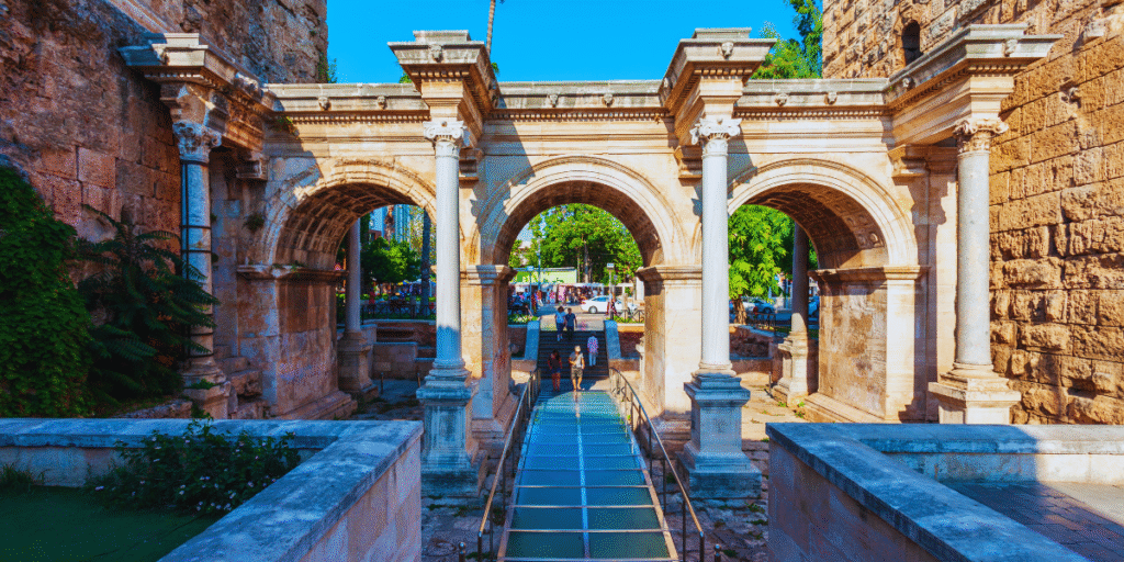  Portão de Adriano em Atalya